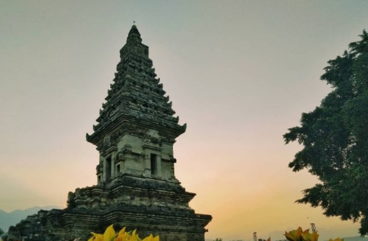 745x489-img-15362-candi-jawi-di-pasuruan-jawa-timur-instagramatatang-triastama